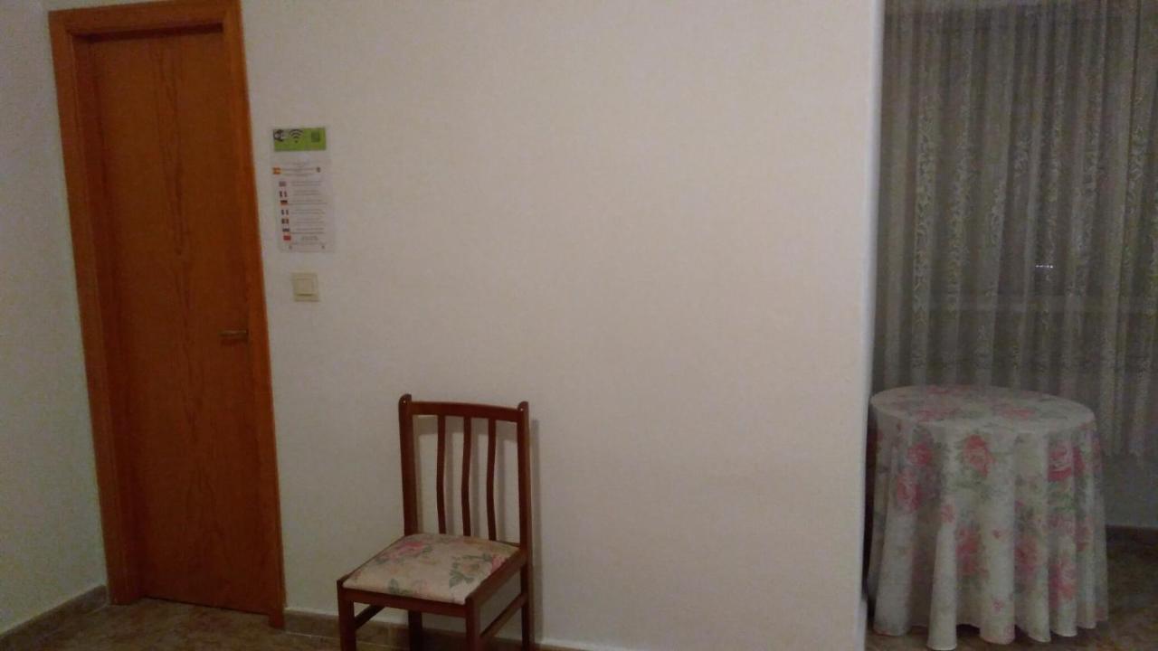 Pension- Mari Loli - Oficial グアルダマル・デル・セグラ エクステリア 写真